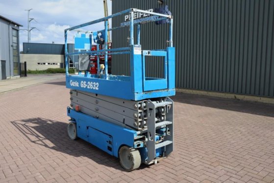Genie GS2632 Electric, 10m Working Height, Non Marking T GS2632 Electric, 10m Working Height, Non Marking T 2013 2 Scissor...