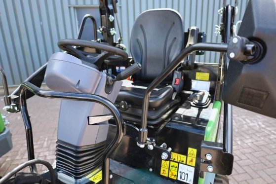 GiANT G2700E 100% Electric - Zero Emissions, Lithium-Iro Giant G2700E 100% Electric - Zero Emissions, Lithium-Iro 2024 2 W...