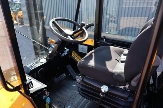 JCB 940-4 T4 Valid inspection, Diesel, 4x4 Drive, 3700 940-4 T4 Valid inspection, Diesel, 4x4 Drive, 3700 2020 2 Rough Ter...