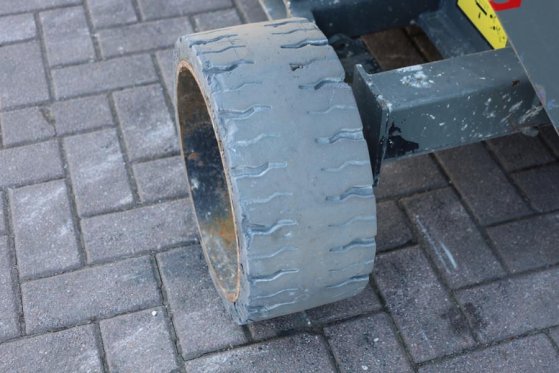 Holland Lift Ecostar HL-9714 Electric, 12m Working Height, 325k Holland lift Ecostar HL-9714 Electric, 12m Working Height,...