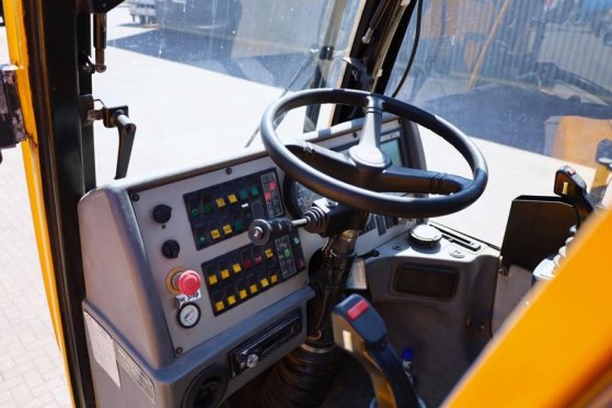 Demag AC30 City Diesel, 4x4x4 Drive, 30t Capacity, 25m M Demag AC30 City Diesel, 4x4x4 Drive, 30t Capacity, 25m M 2009 2 M...