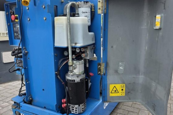 Genie GR15 Electric, 6.5m Working Height, 227kg Capacity GR15 Electric, 6.5m Working Height, 227kg Capacity 2014 2 image 31
