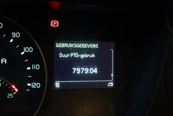 Volvo FH12 With Cormach 135t/m Crane Volvo FH12 10x4 Wit 590 2014 2 Mobile Cranes image 21