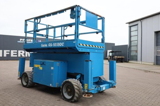 Genie GS4069 Electric, 14m Working Height, 363kg Capacit GS4069 Electric, 14m Working Height, 363kg Capacit 2014 2 Scissor...