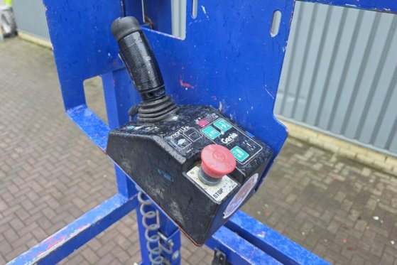 Genie GS3369DC Electric, 11.9m Working Height, 454kg Cap GS3369DC Electric, 11.9m Working Height, 454kg Cap 2014 2 Scissor...