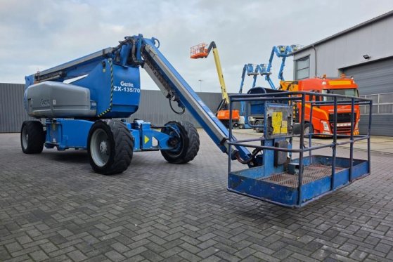 Genie ZX135/70 Diesel, 4x4x4 Drive, 43m Lifting Height, ZX135/70 Diesel, 4x4x4 Drive, 43m Lifting Height, 2013 2 image 7