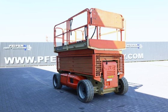 JLG 4069LE Electric, 14.2m Working Height, 360kg Capac 4069LE Electric, 14.2m Working Height, 360kg Capac 2008 2 Scissor L...