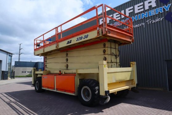 JLG SL320-30 Diesel, 4x4 Drive, 34m Working Height, 14 SL320-30 Diesel, 4x4 Drive, 34m Working Height, 14 2007 2 Scissor L...
