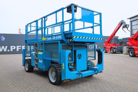 Genie GS4390 Diesel, 4x4 Drive, 15m Working Height, 680k GS4390 Diesel, 4x4 Drive, 15m Working Height, 680k 2012 2 Scissor...