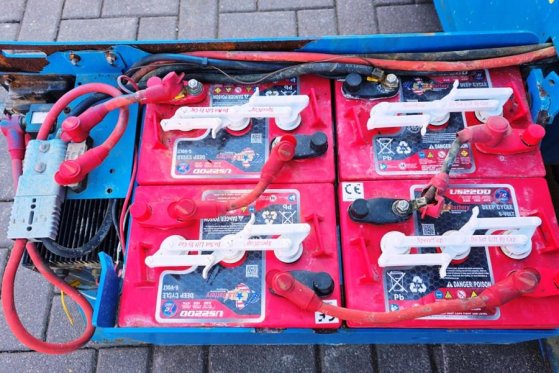 Genie GS2632 Electric, 10m Working Height, Non Marking T GS2632 Electric, 10m Working Height, Non Marking T 2015 2 Scissor...