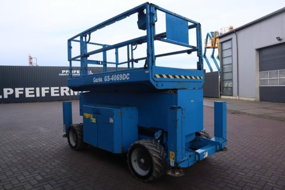 Genie GS4069DC Electric, 14m Working Height, 363kg Capac GS4069DC Electric, 14m Working Height, 363kg Capac 2014 2 Scissor...
