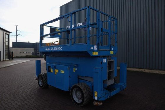 Genie GS4069DC Electric, 14m Working Height, 363kg Capac GS4069DC Electric, 14m Working Height, 363kg Capac 2014 2 Scissor...