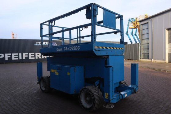 Genie GS4069DC Electric, 14m Working Height, 363kg Capac GS4069DC Electric, 14m Working Height, 363kg Capac 2014 2 Scissor...