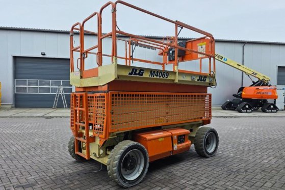 JLG M4069 Hybrid, 14.2m Working Height, 360kg Capacity M4069 Hybrid, 14.2m Working Height, 360kg Capacity 2011 2 Scissor L...