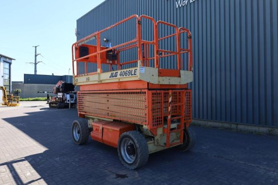 JLG 4069LE Electric, 14.2m Working Height, 360kg Capac 4069LE Electric, 14.2m Working Height, 360kg Capac 2008 2 Scissor L...