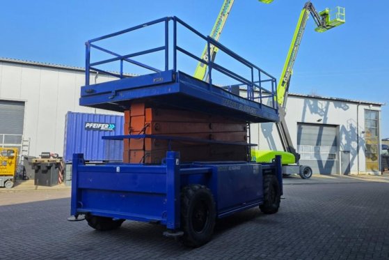 Liftlux SL205-25 D4WDS/P Diesel, 4x4 Drive, Hydraulic Deck Liftlux SL205-25 D4WDS/P Diesel, 4x4 Drive, Hydraulic Deck 2002...
