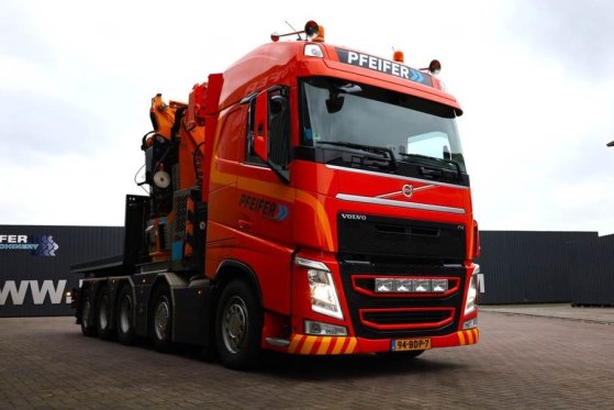 Volvo FH12 With Cormach 135t/m Crane Volvo FH12 10x4 Wit 590 2014 2 Mobile Cranes image 23