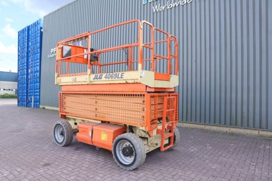 JLG M4069 Hybrid, 14.2m Working Height, 360kg Capacity M4069 Hybrid, 14.2m Working Height, 360kg Capacity 2008 2 Scissor L...
