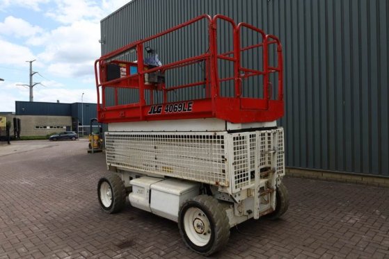 JLG 4069LE Electric, 14.2m Working Height, 360kg Capac 4069LE Electric, 14.2m Working Height, 360kg Capac 2008 2 Scissor L...