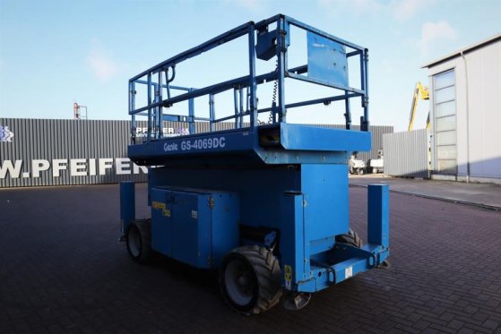 Genie GS4069 Electric, 14m Working Height, 363kg Capacit GS4069 Electric, 14m Working Height, 363kg Capacit 2014 2 Scissor...
