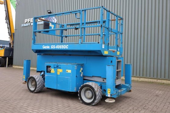 Genie GS4069 Electric, 14m Working Height, 363kg Capacit GS4069 Electric, 14m Working Height, 363kg Capacit 2014 2 Scissor...