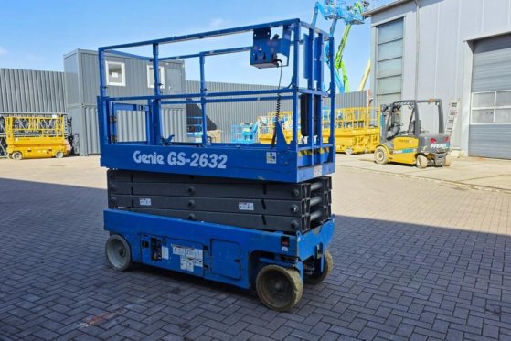 Genie GS2632 Electric, 10m Working Height, 227kg Capacit GS2632 Electric, 10m Working Height, 227kg Capacit 2011 2 Scissor...