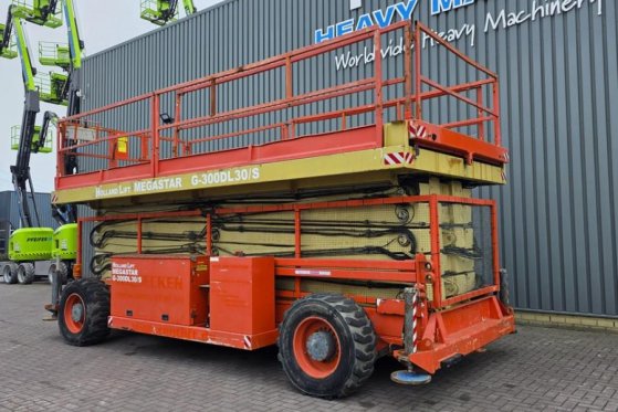 Holland Lift G-300DL30/S Diesel, 4x4x4 Drive, 33.5m Working Hei Holland lift G-300DL30/S Diesel, 4x4x4 Drive, 33.5m Workin...