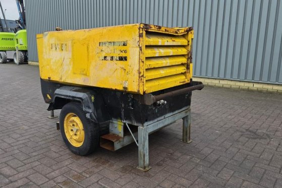 Atlas Copco XAS66 As-Is, Diesel, Volume flow: ± 3,4 – 3,7 m³/m XAS66 As-Is, Diesel, Volume flow: ± 3,4 – 3,7 m³/m 1997 2 C...