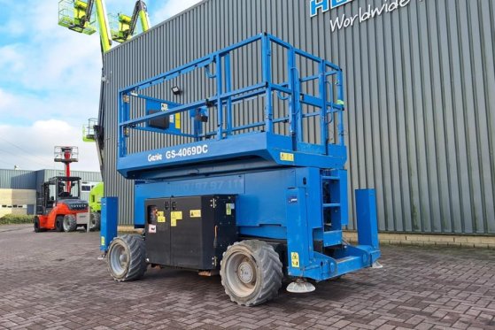 Genie GS4069DC Electric, 14m Working Height, 363kg Capac GS4069DC Electric, 14m Working Height, 363kg Capac 2015 2 Scissor...