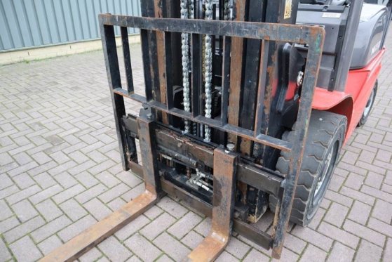 Manitou MI25D Valid inspection, *Guarantee! Diesel, 4x2 Dr MI25D Valid inspection, *Guarantee! Diesel, 4x2 Dr 2018 2 Forkl...