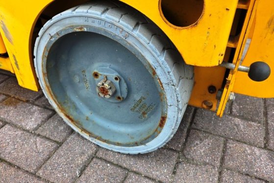 Haulotte Compact 8 Electric, 8.2m Working Height, 350kg Cap Haulotte Compact 8 Electric, 8.2m Working Height, 350kg Cap 20...