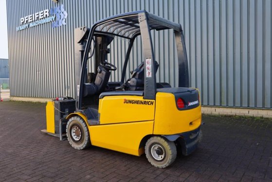 Jungheinrich EFG425K Electric, 2500kg Capacity, Lifting Height EFG425K Electric, 2500kg Capacity, Lifting Height 2009 2 Fo...