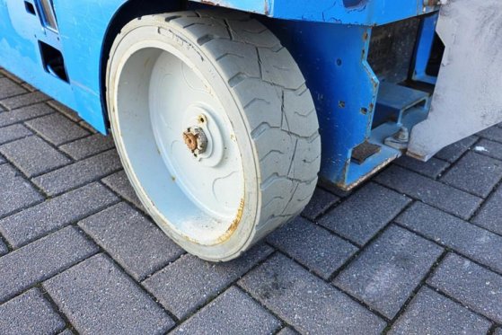 Genie GS3246 Electric, Working Height 11.75 m, 318kg Cap GS3246 Electric, Working Height 11.75 m, 318kg Cap 2015 2 Scissor...
