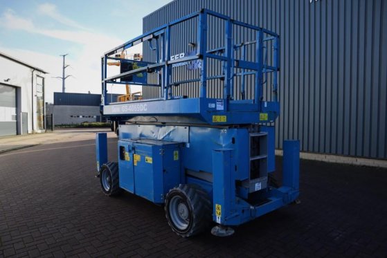 Genie GS4069 Electric, 14m Working Height, 363kg Capacit GS4069 Electric, 14m Working Height, 363kg Capacit 2014 2 Scissor...
