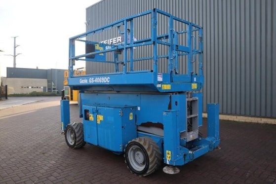 Genie GS4069DC Electric, 14m Working Height, 363kg Capac GS4069DC Electric, 14m Working Height, 363kg Capac 2014 2 Scissor...