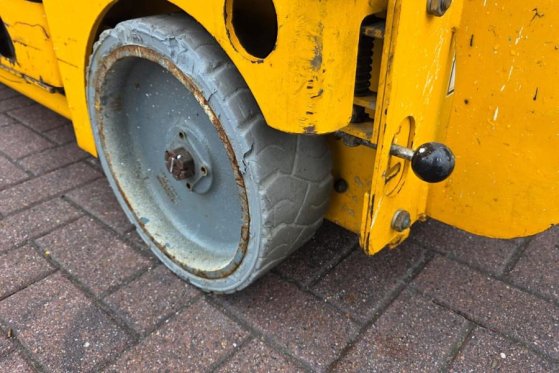 Haulotte Compact 8 As-Is, Electric, 8m Working Height, 350k Haulotte Compact 8 As-Is, Electric, 8m Working Height, 350k 20...