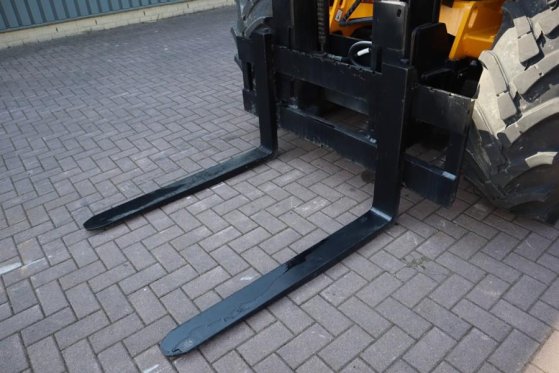JCB 940-4 T4 Valid inspection, Diesel, 4x4 Drive, 3700 940-4 T4 Valid inspection, Diesel, 4x4 Drive, 3700 2020 2 Rough Ter...