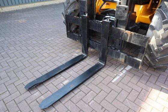 JCB 940-4 T4 Valid inspection, Diesel, 4x4 Drive, 3700 940-4 T4 Valid inspection, Diesel, 4x4 Drive, 3700 2020 2 Rough Ter...