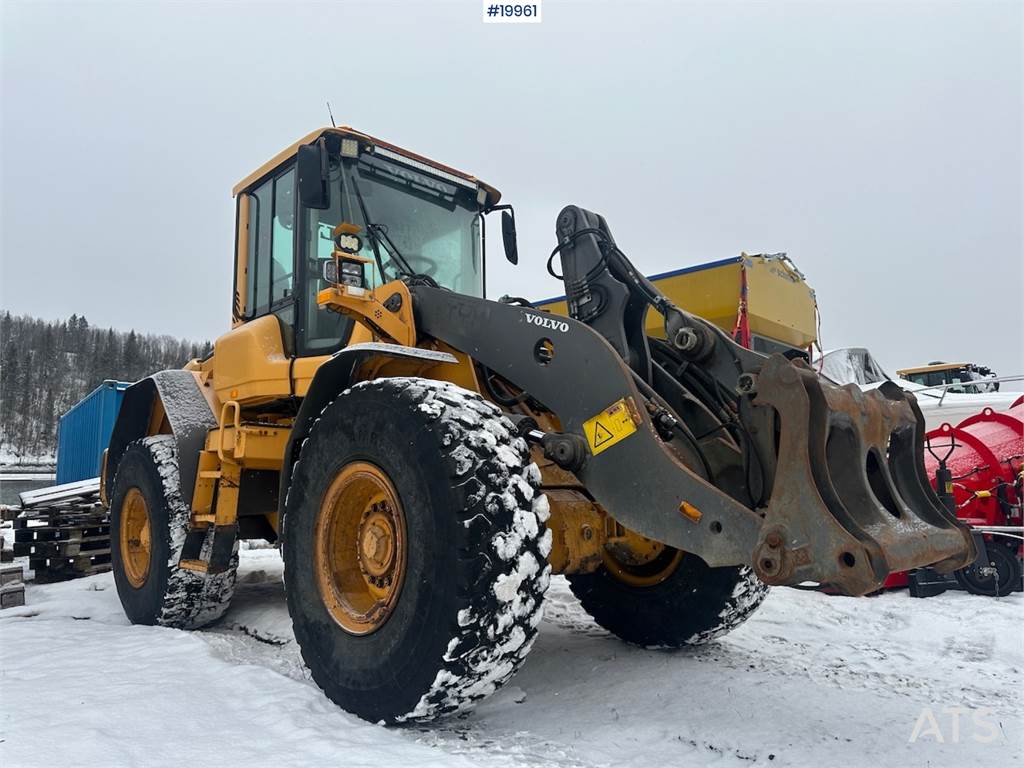 Volvo L90F wheel loader w/ bucket image
