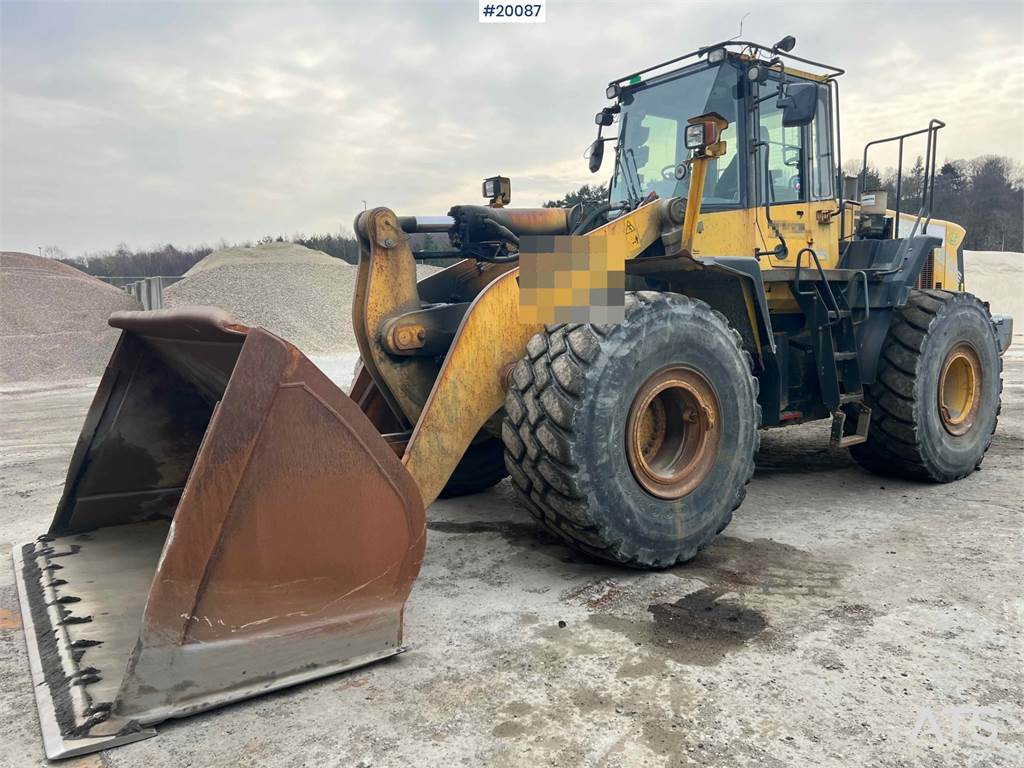 Komatsu wa480-6 wheel loader w/ joystick control, scale an image