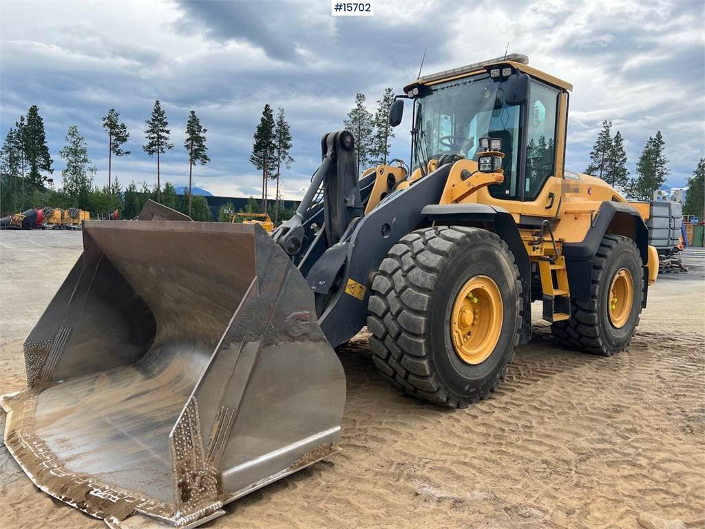Volvo L110G w/lever steering and 3rd function image