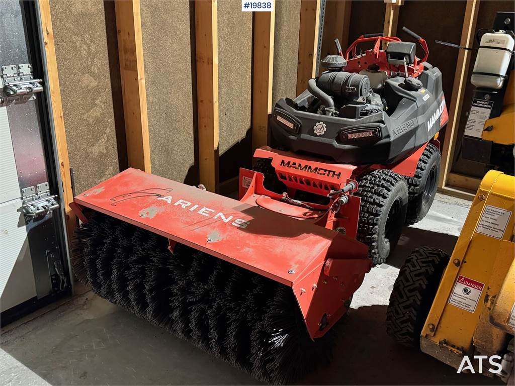 Mammoth 850 – Almost unused with snow blower, salt image
