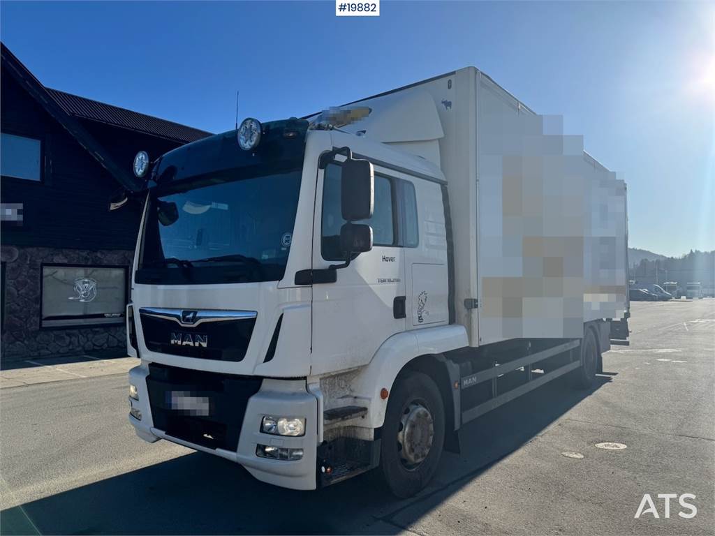 MAN TGM 18.290 4x2 Box truck w/ Full side opening. New image