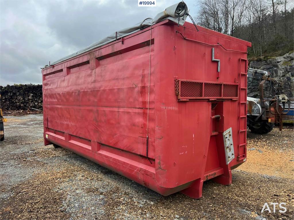CMT 47M3 wood chip container w/ tarpaulin image