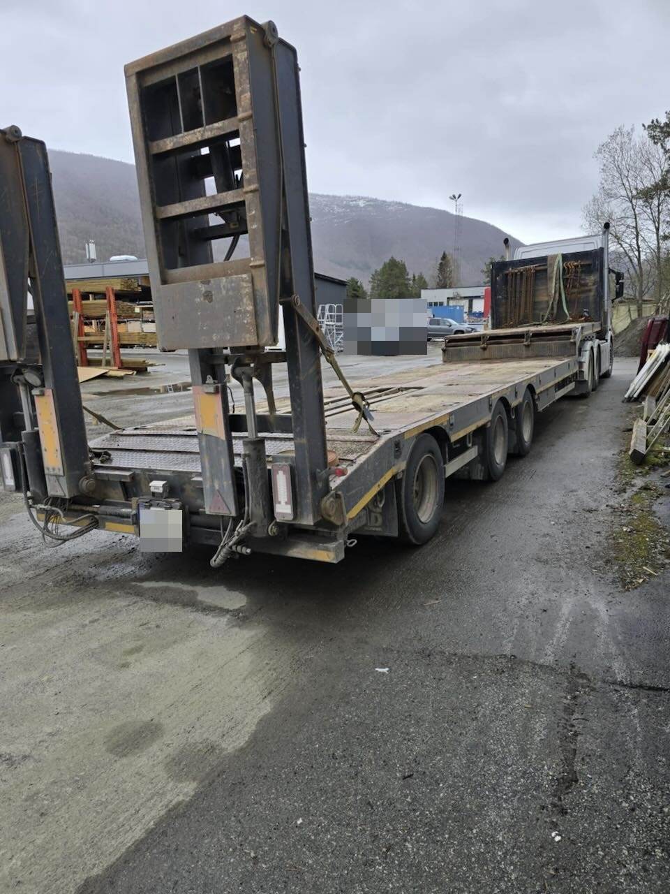 NC SM50U machine trailer. image