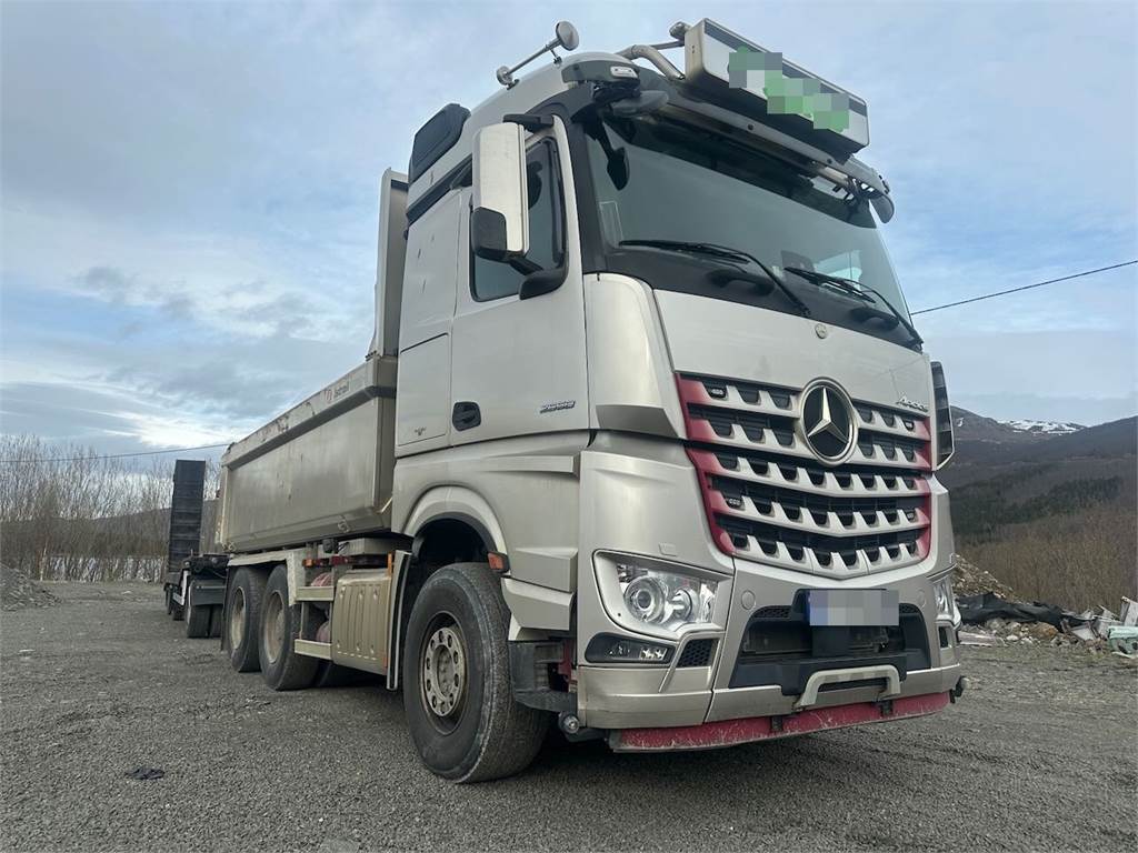 Mercedes-Benz Arocs 2658 6x2 Tipper truck. image