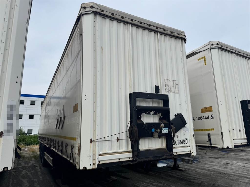 Kässbohrer trailer w/ Sliding roof. image