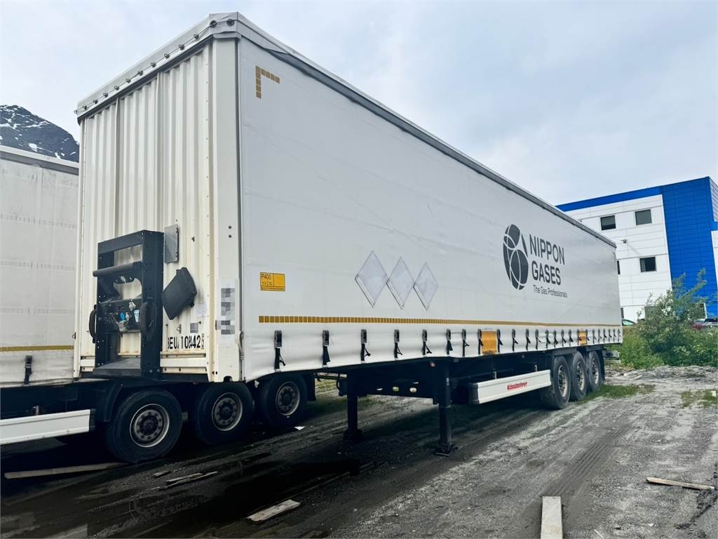 Kässbohrer trailer w/ Sliding roof. image