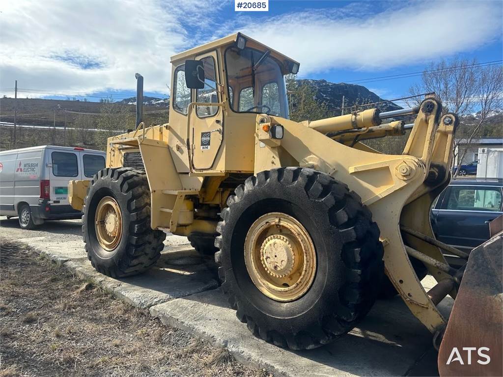 Volvo BM LM 1240 wheel loader w/ bucket. image