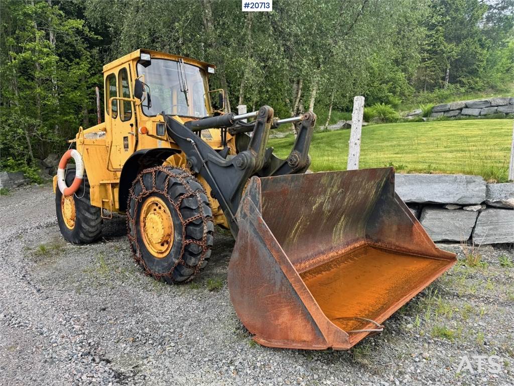 Volvo LM 846 Wheel Loader w/ Bucket. Partially Rep. Obje image